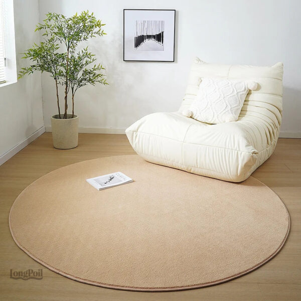 Grand tapis coloré au design moderne et vibrant
