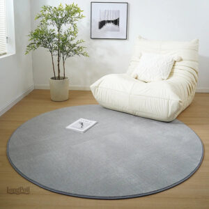 Grand tapis de sol uni pour un intérieur moderne