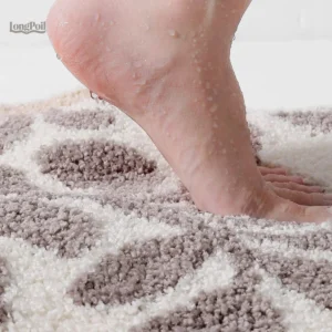 Grand tapis absorbant, idéal pour une salle de bain moderne