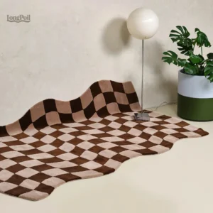 Tapis décoratif beige et marron avec motifs ondulés