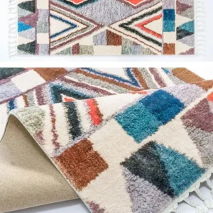 Tapis berbère avec motifs uniques, touche artisanale élégante