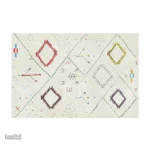 Petit tapis ethnique coloré au design traditionnel
