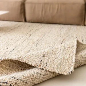 Tapis beige en laine, texture douce et confortable