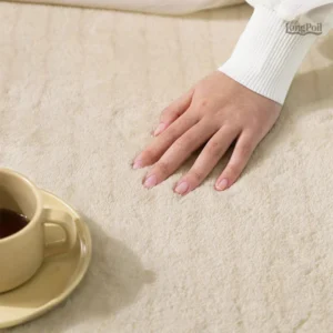 Tapis décoratif beige et noir, style épuré pour votre espace