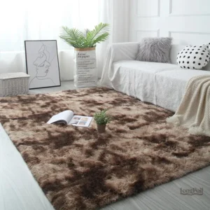 Tapis beige shaggy doux et confortable