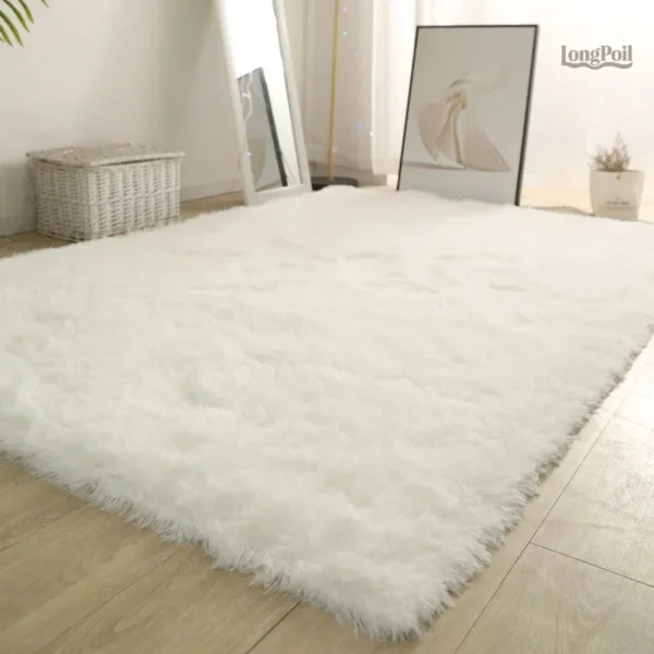 Tapis poil long beige pour une ambiance chaleureuse