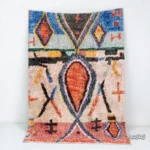 Tapis berbère avec motifs géométriques, fait à la main au Maroc