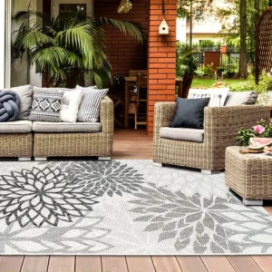 Tapis d'extérieur coloré pour un jardin accueillant et tendance