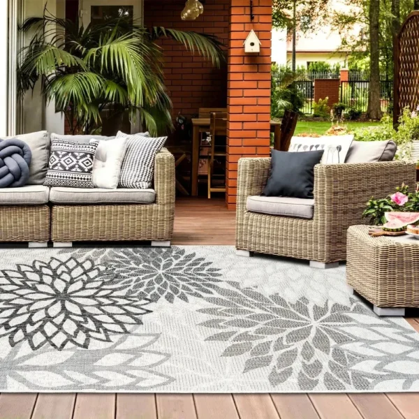 Tapis d'extérieur coloré pour un jardin accueillant et tendance