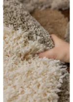 Tapis artistique avec des formes géométriques uniques