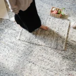 Tapis en laine, teinte beige neutre, confort assuré