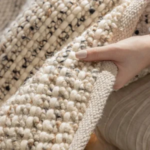 Tapis en laine fait main, design artisanal et unique