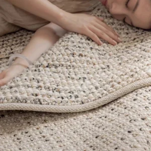 Tapis en laine artisanal, confort et style pour votre intérieur