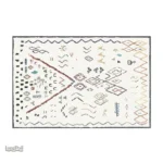 Tapis ethnique aux motifs traditionnels et colorés