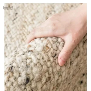Tapis fait main, laine naturelle pour un confort optimal