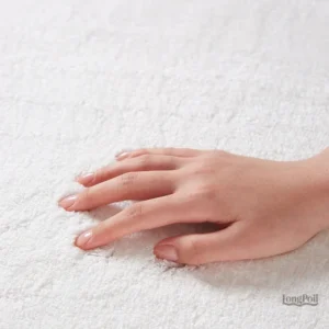 Tapis contemporain avec une silhouette atypique