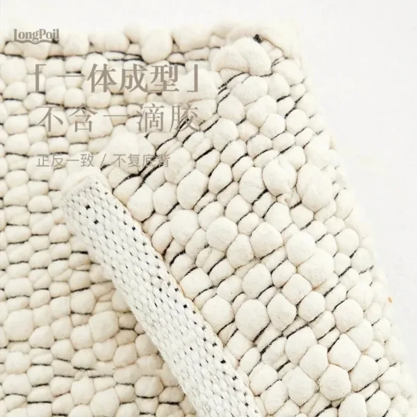 Tapis beige en laine, confort et qualité réunis