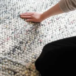 Tapis bouclé en laine, texture douce et confortable