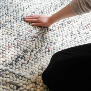 Tapis bouclé en laine, texture douce et confortable