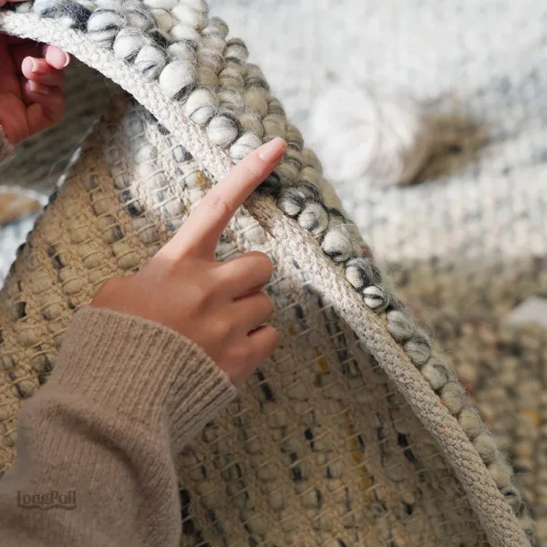 Tapis laine, finition bouclée pour une ambiance cosy