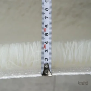 Tapis doux noir, accessoire tendance pour votre déco