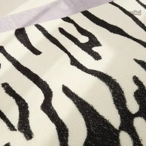 Tapis en cuir de vache motifs variés et élégants
