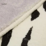Tapis en peau de vache, pièce maîtresse élégante pour votre salon