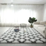 Tapis blanc à poils longs, parfait pour le confort et la décoration