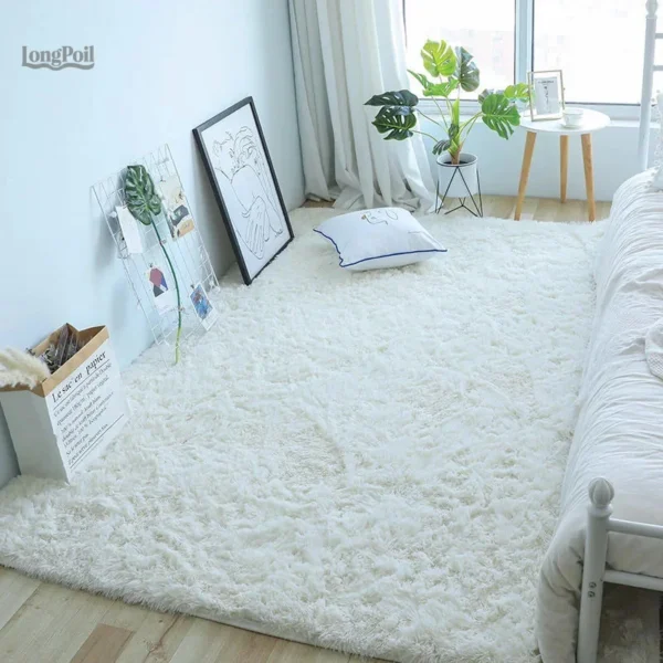 Tapis poil long blanc, idéal pour le confort et la chaleur